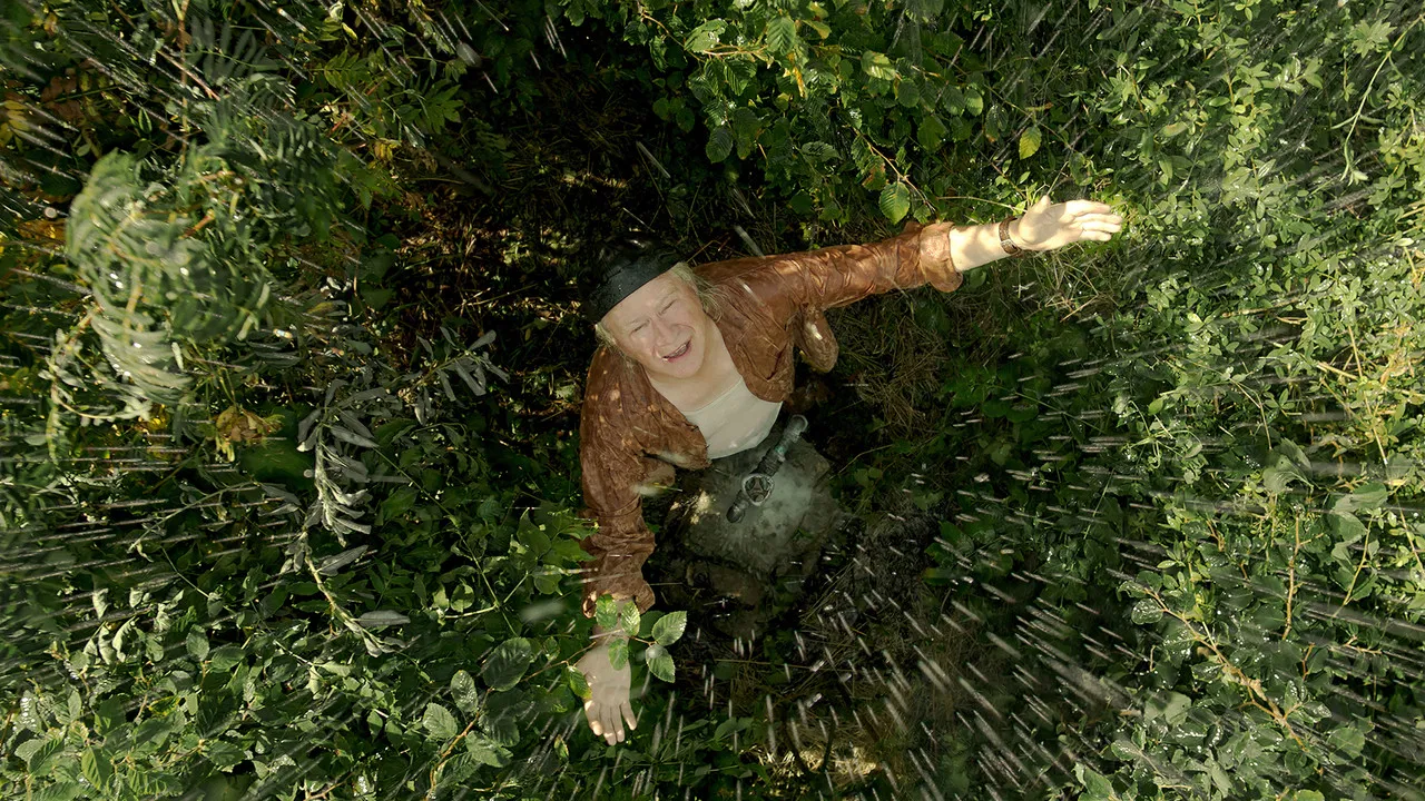 Let It Rain Movie Screenshot 1